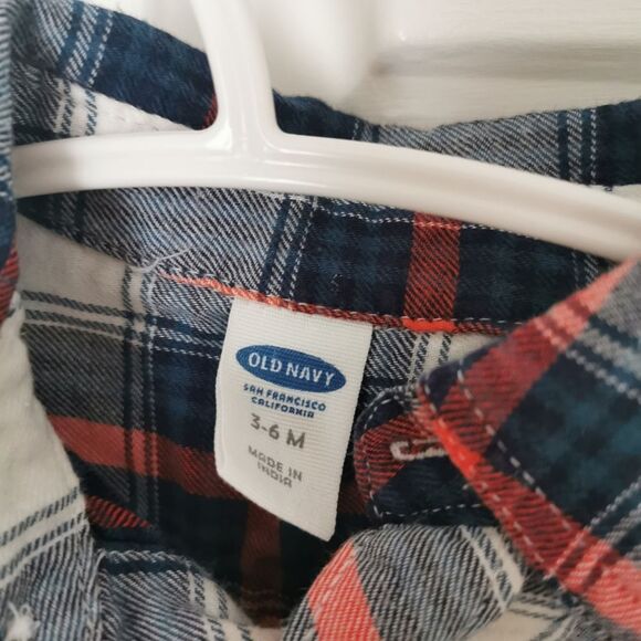 3/$15 Old Navy plaid Button down size 3-6 m - Picture 3 of 4